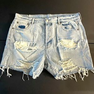 American Eagle 90s Boyfriend Short